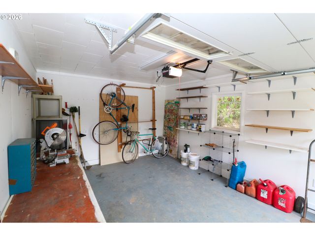 88519 PERIWINKLE Rd, Springfield, OR 97478