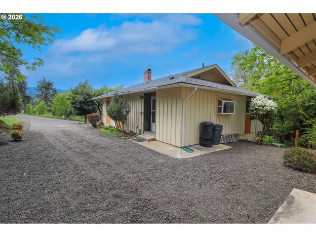 88519 PERIWINKLE Rd, Springfield, OR 97478