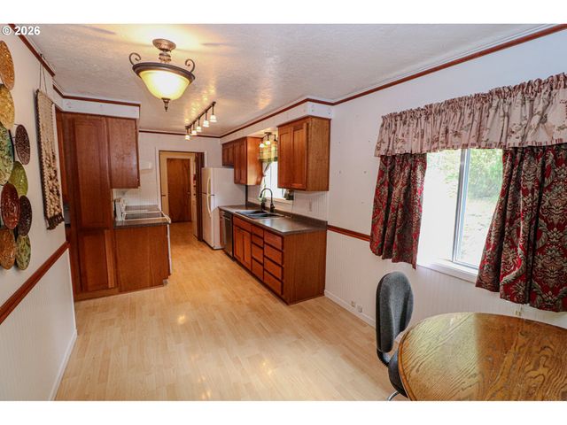 88519 PERIWINKLE Rd, Springfield, OR 97478