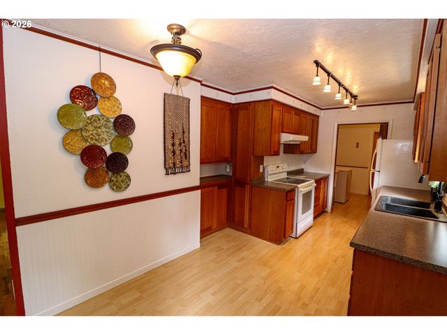 88519 PERIWINKLE Rd, Springfield, OR 97478
