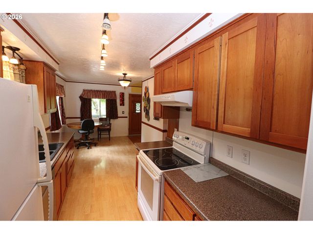 88519 PERIWINKLE Rd, Springfield, OR 97478