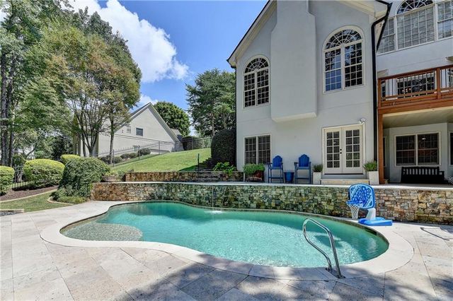 9195 Nesbit Lakes Drive, Alpharetta, GA 30022