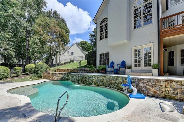 9195 Nesbit Lakes Drive, Alpharetta, GA 30022