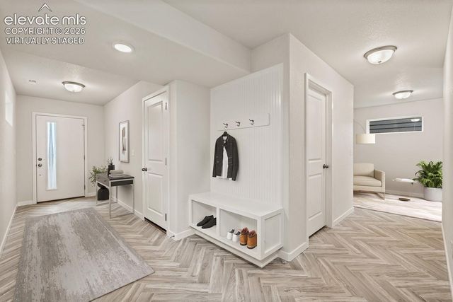 2170 OUTFITTERS Grove, Colorado Springs, CO 80910