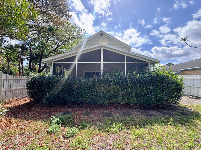 5889 Snowdrop Way, West Palm Beach, FL 33415