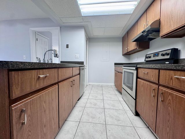 5889 Snowdrop Way, West Palm Beach, FL 33415