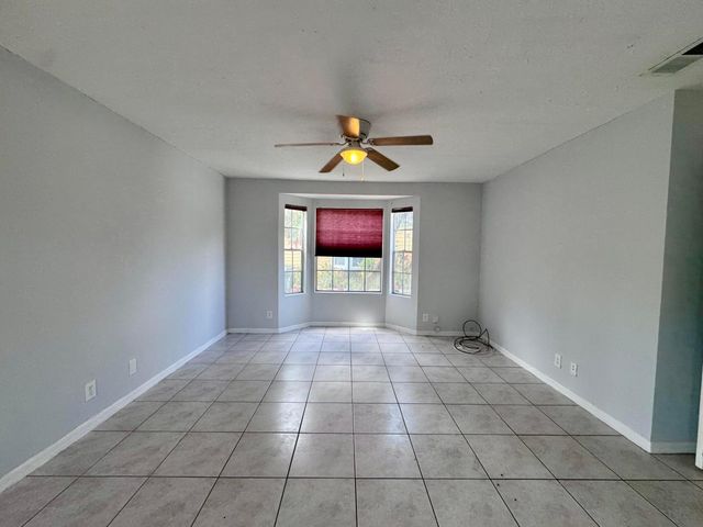 5889 Snowdrop Way, West Palm Beach, FL 33415