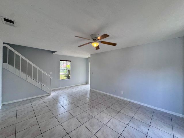 5889 Snowdrop Way, West Palm Beach, FL 33415