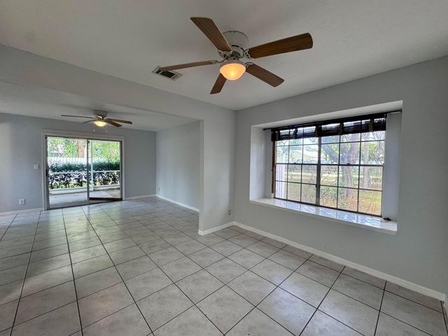 5889 Snowdrop Way, West Palm Beach, FL 33415