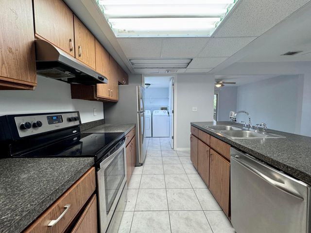 5889 Snowdrop Way, West Palm Beach, FL 33415