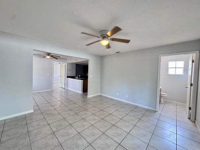 5889 Snowdrop Way, West Palm Beach, FL 33415