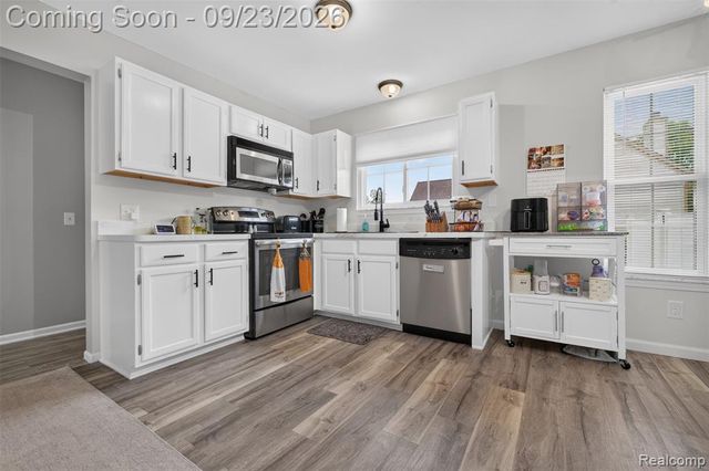 330 Harbour Pointe Drive, Belleville, MI 48111