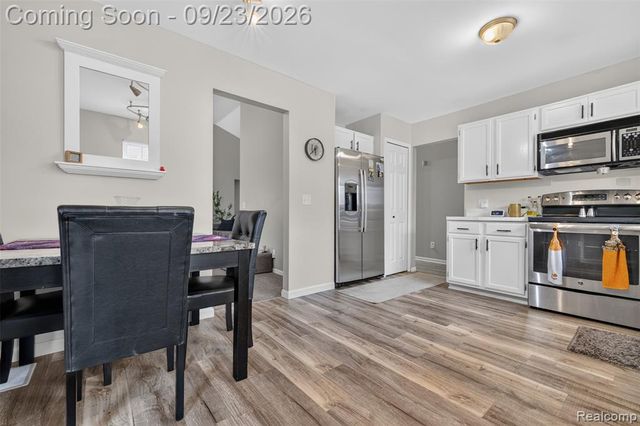 330 Harbour Pointe Drive, Belleville, MI 48111