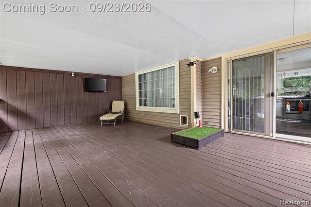 330 Harbour Pointe Drive, Belleville, MI 48111