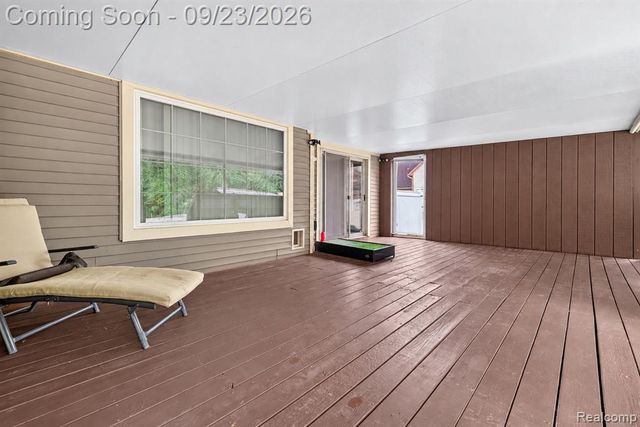 330 Harbour Pointe Drive, Belleville, MI 48111