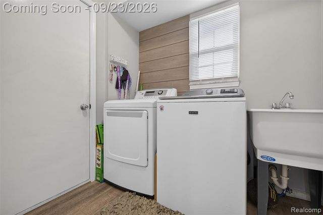 330 Harbour Pointe Drive, Belleville, MI 48111
