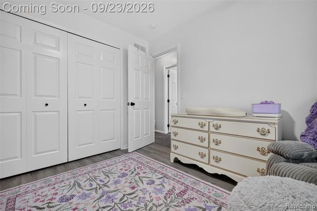 330 Harbour Pointe Drive, Belleville, MI 48111