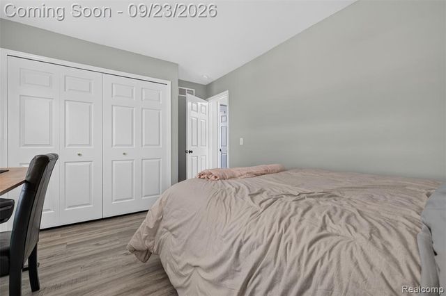 330 Harbour Pointe Drive, Belleville, MI 48111