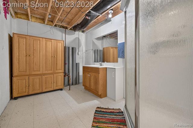 330 Harbour Pointe Drive, Belleville, MI 48111