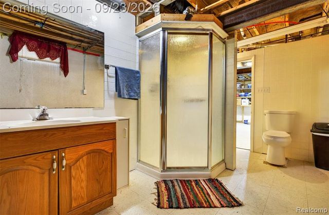 330 Harbour Pointe Drive, Belleville, MI 48111