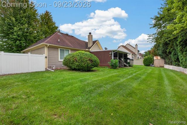 330 Harbour Pointe Drive, Belleville, MI 48111