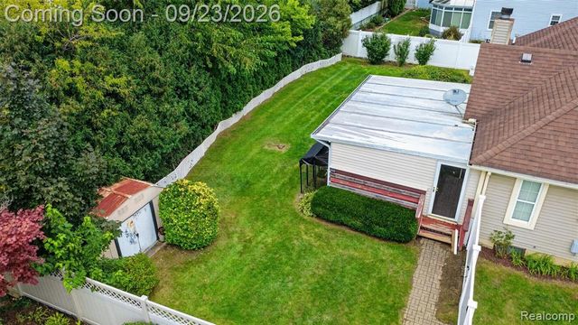 330 Harbour Pointe Drive, Belleville, MI 48111