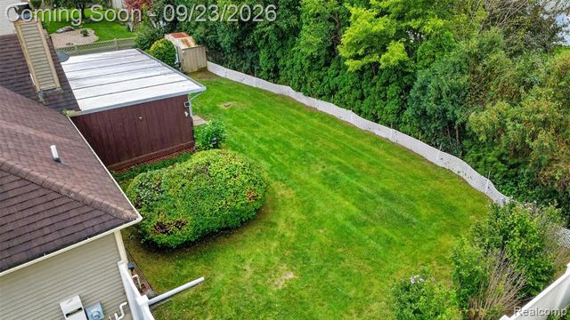 330 Harbour Pointe Drive, Belleville, MI 48111