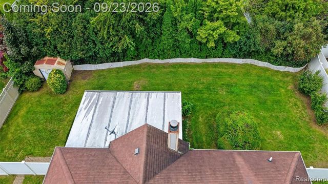 330 Harbour Pointe Drive, Belleville, MI 48111