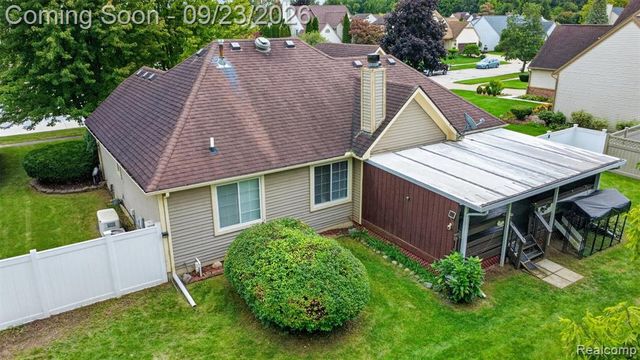 330 Harbour Pointe Drive, Belleville, MI 48111