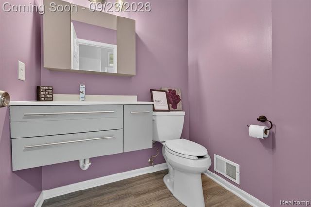 330 Harbour Pointe Drive, Belleville, MI 48111