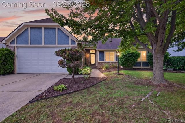 330 Harbour Pointe Drive, Belleville, MI 48111
