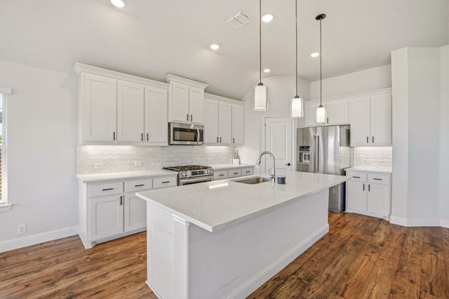 800 Jaguar Ridge, Godley, TX 76044