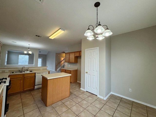 544 Hogan, Kyle, TX 78640