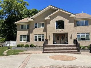 549 Wolf Hill Road, Huntington Station, NY 11746