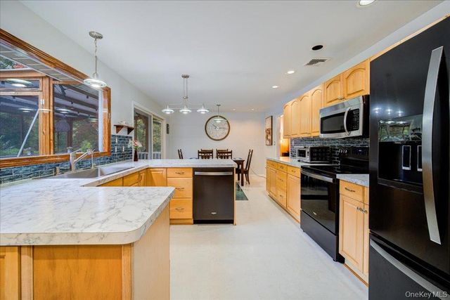 9 Van Vlack Road, Hopewell Junction, NY 12533