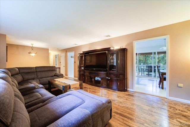9 Van Vlack Road, Hopewell Junction, NY 12533