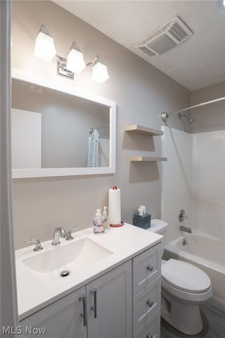 4985 Searls Drive NW, North Canton, OH 44720