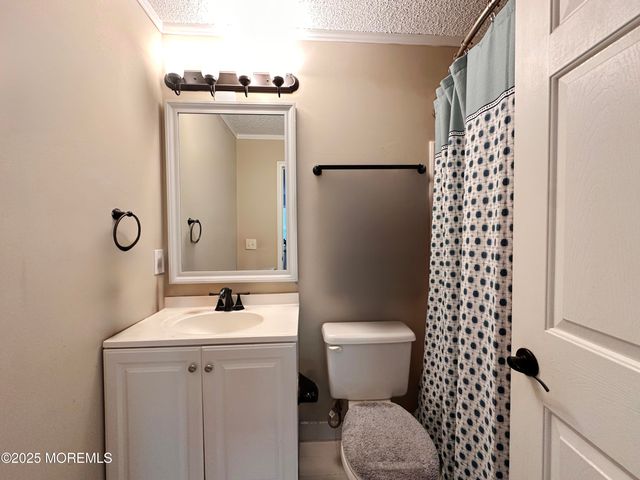 58 Madison Court, Tinton Falls, NJ 07712