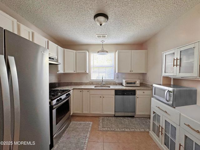 58 Madison Court, Tinton Falls, NJ 07712