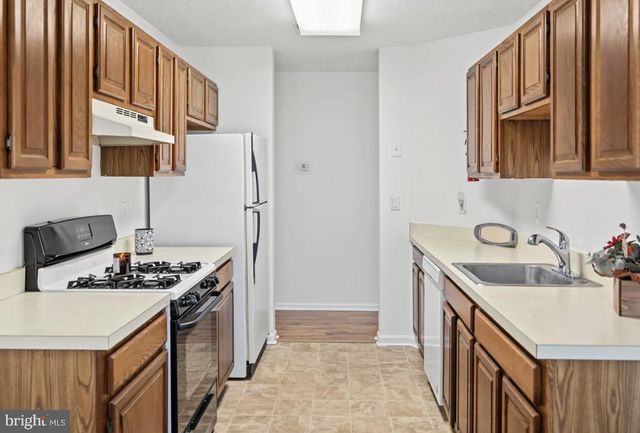 8 SEQUOIA CT, Barnegat, NJ 08005
