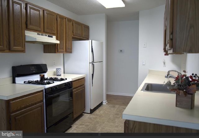 8 SEQUOIA CT, Barnegat, NJ 08005