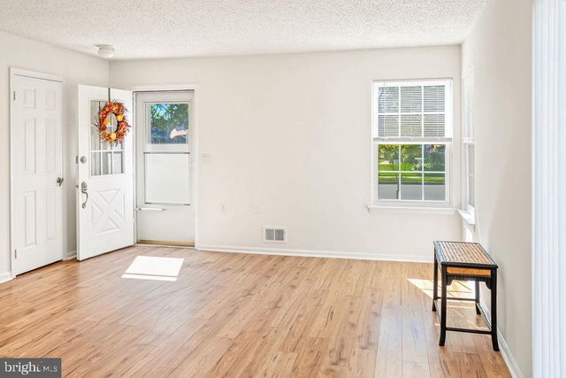 8 SEQUOIA CT, Barnegat, NJ 08005