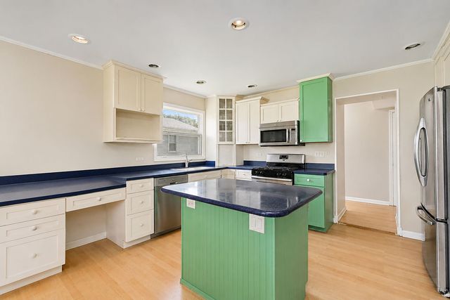 369 N Walnut Street, Elmhurst, IL 60126