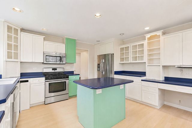369 N Walnut Street, Elmhurst, IL 60126