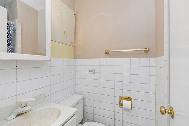 369 N Walnut Street, Elmhurst, IL 60126