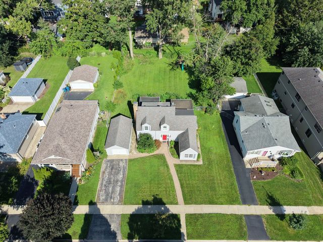 369 N Walnut Street, Elmhurst, IL 60126