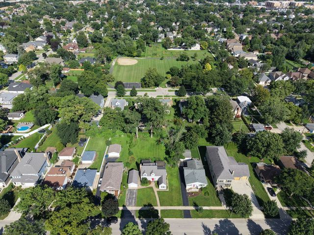 369 N Walnut Street, Elmhurst, IL 60126