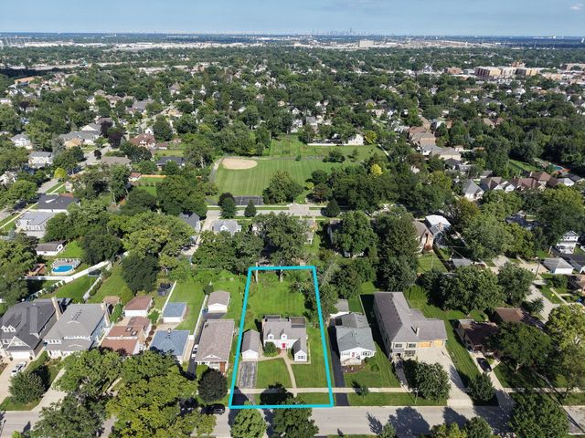 369 N Walnut Street, Elmhurst, IL 60126