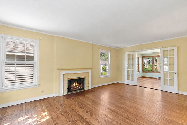 369 N Walnut Street, Elmhurst, IL 60126