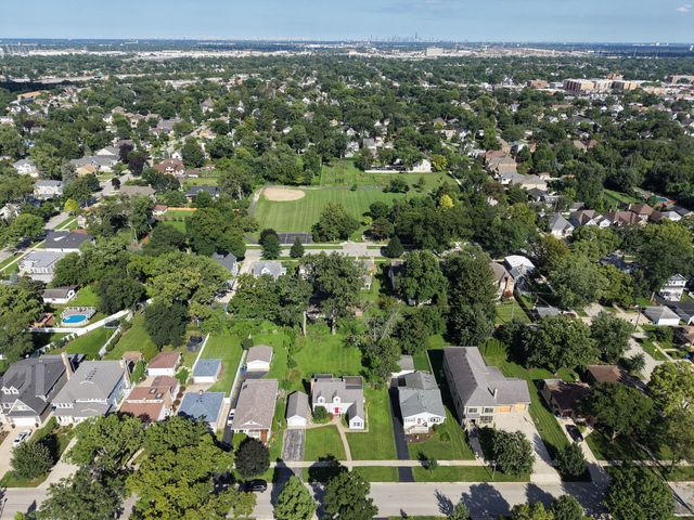369 N Walnut Street, Elmhurst, IL 60126